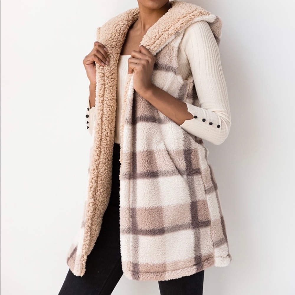 Hooded Sherpa Vest